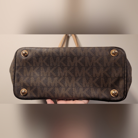 C - Michael Kors Jet Set brown monogram Vegan leather handbag - Picture 4 of 14